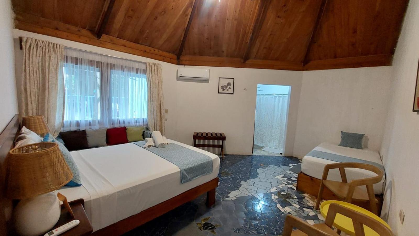 Casa Thirema Tortuguero Hotel Exterior photo