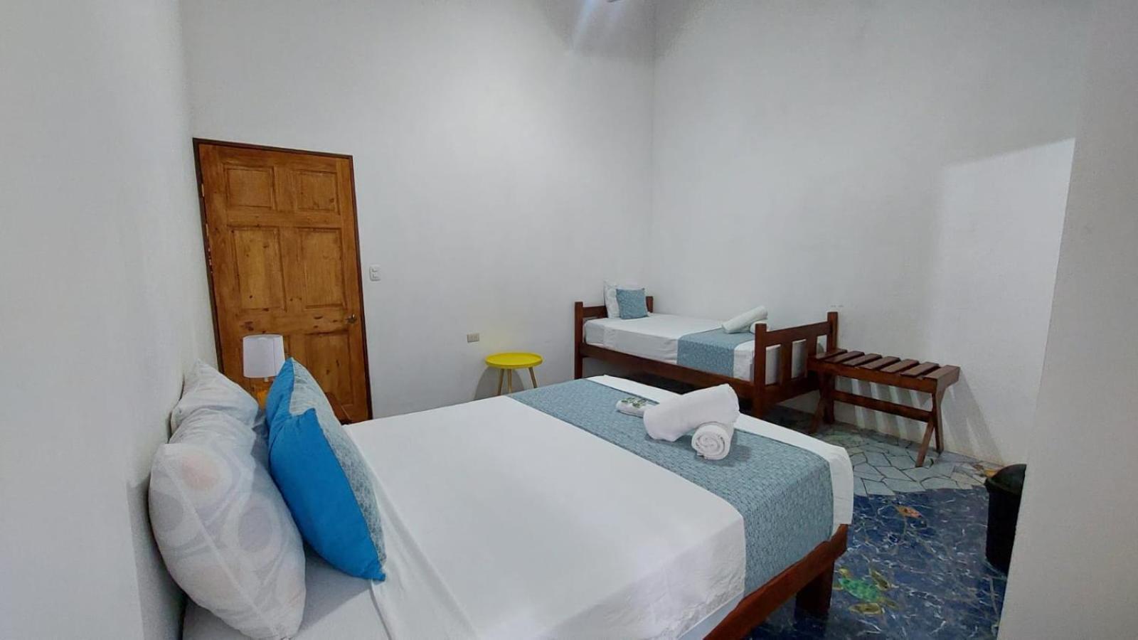 Casa Thirema Tortuguero Hotel Exterior photo