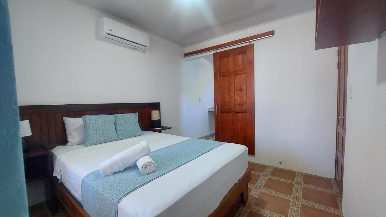 Casa Thirema Tortuguero Hotel Exterior photo
