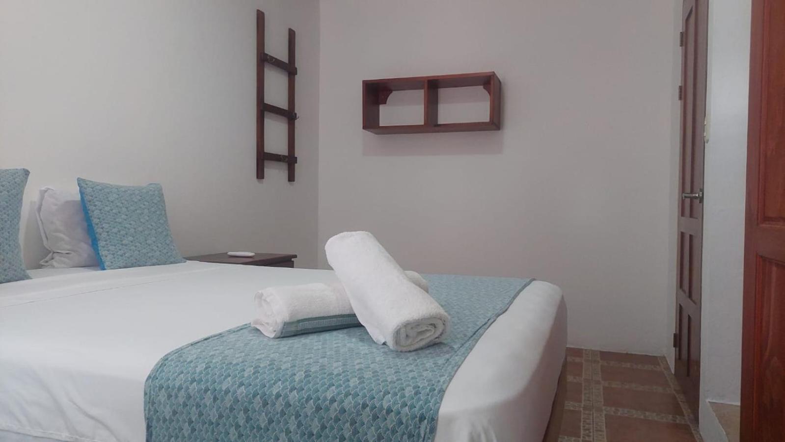 Casa Thirema Tortuguero Hotel Exterior photo