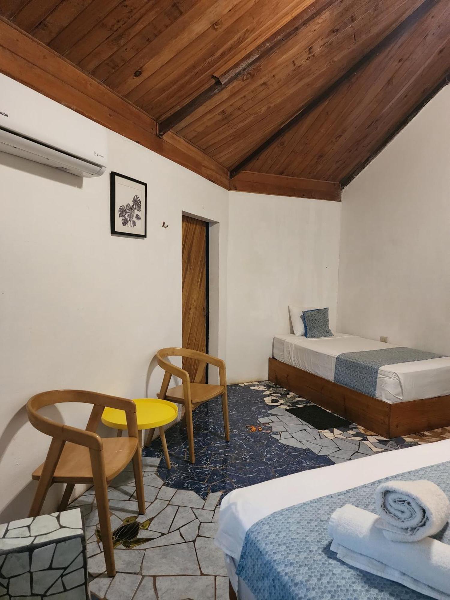 Casa Thirema Tortuguero Hotel Exterior photo